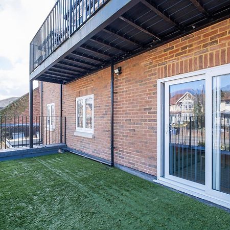 2 Bedroom Penthouse With Parking High Wycombe By 360Stays Exterior photo
