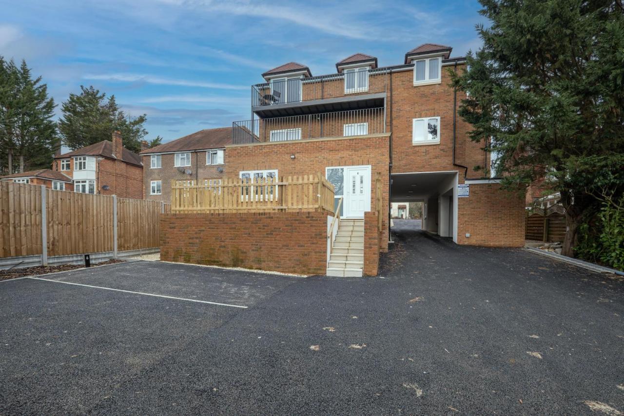 2 Bedroom Penthouse With Parking High Wycombe By 360Stays Exterior photo