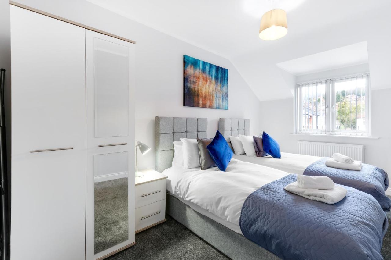 2 Bedroom Penthouse With Parking High Wycombe By 360Stays Exterior photo