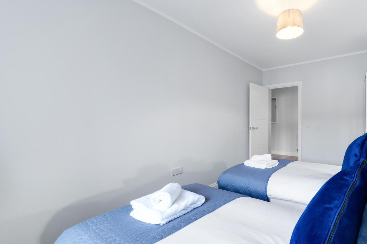 2 Bedroom Penthouse With Parking High Wycombe By 360Stays Exterior photo