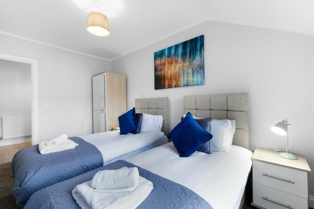2 Bedroom Penthouse With Parking High Wycombe By 360Stays Exterior photo