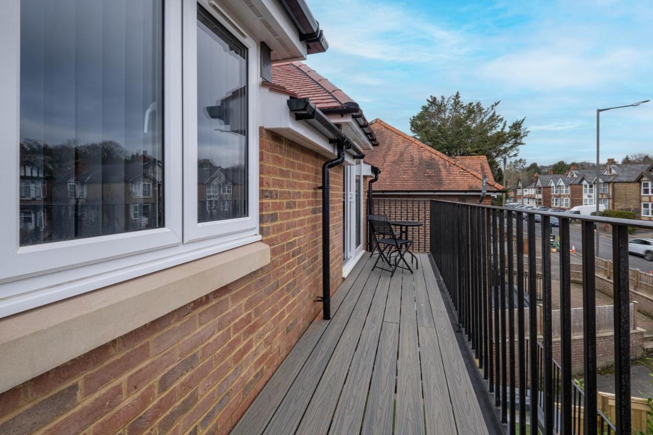 2 Bedroom Penthouse With Parking High Wycombe By 360Stays Exterior photo