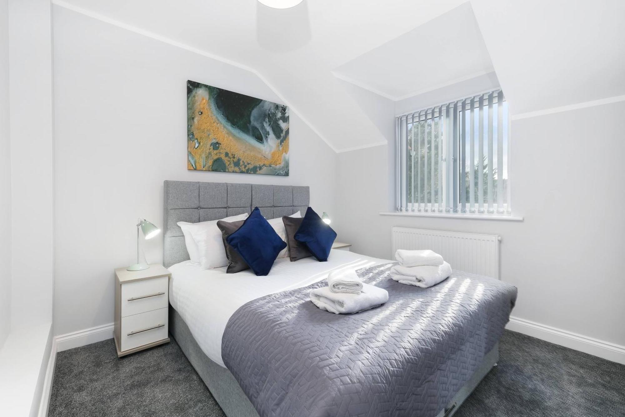 2 Bedroom Penthouse With Parking High Wycombe By 360Stays Exterior photo