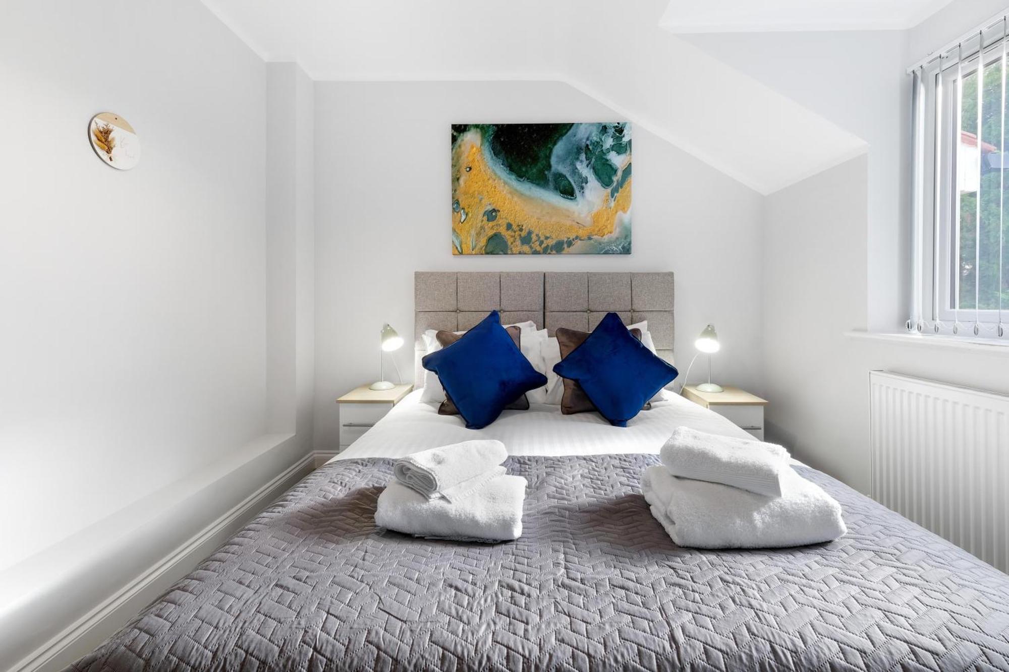 2 Bedroom Penthouse With Parking High Wycombe By 360Stays Exterior photo