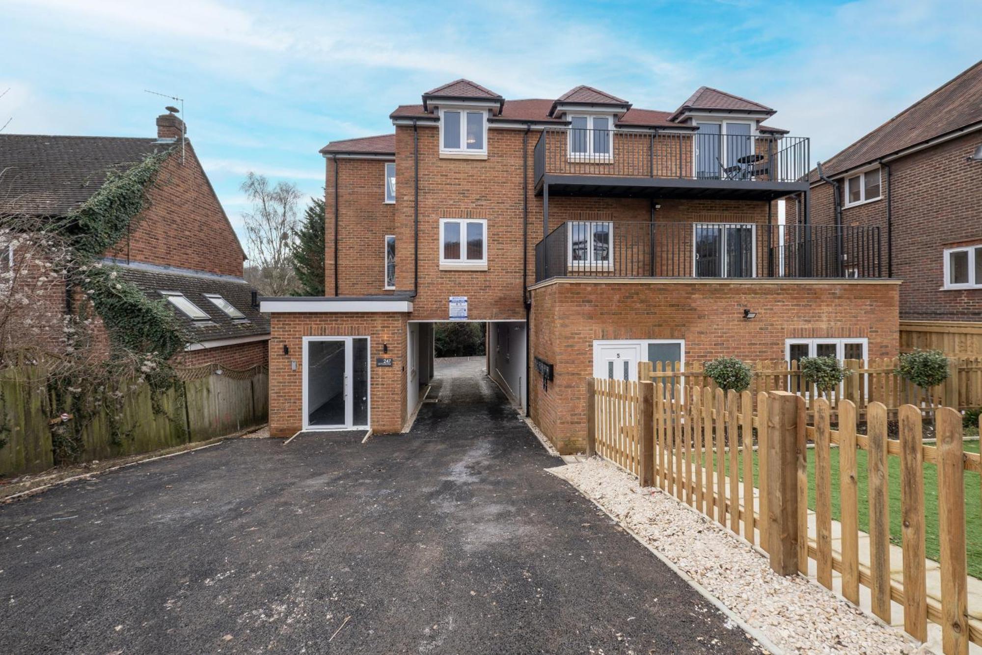 2 Bedroom Penthouse With Parking High Wycombe By 360Stays Exterior photo