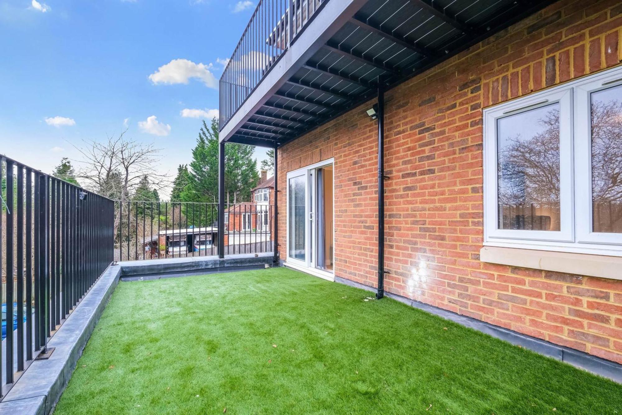 2 Bedroom Penthouse With Parking High Wycombe By 360Stays Exterior photo
