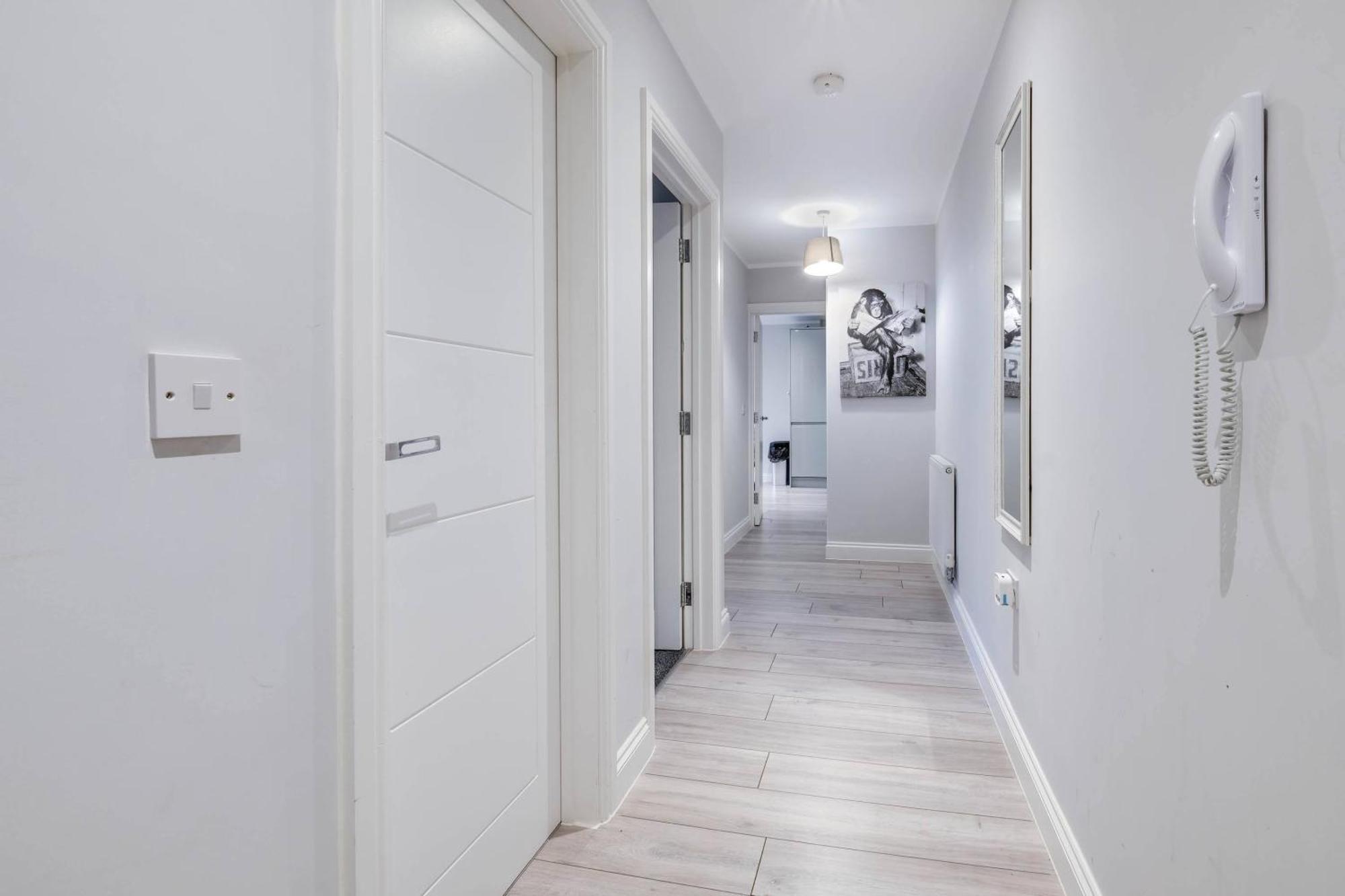 2 Bedroom Penthouse With Parking High Wycombe By 360Stays Exterior photo