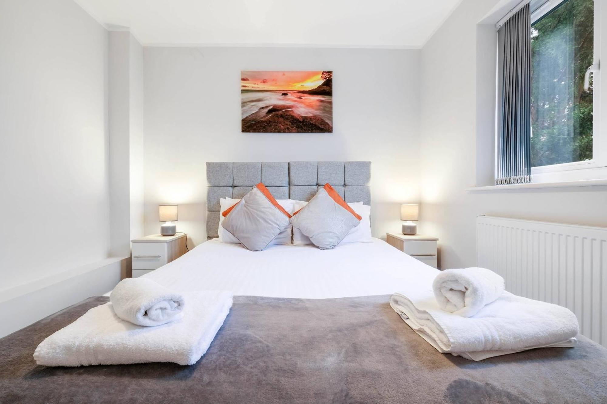 2 Bedroom Penthouse With Parking High Wycombe By 360Stays Exterior photo