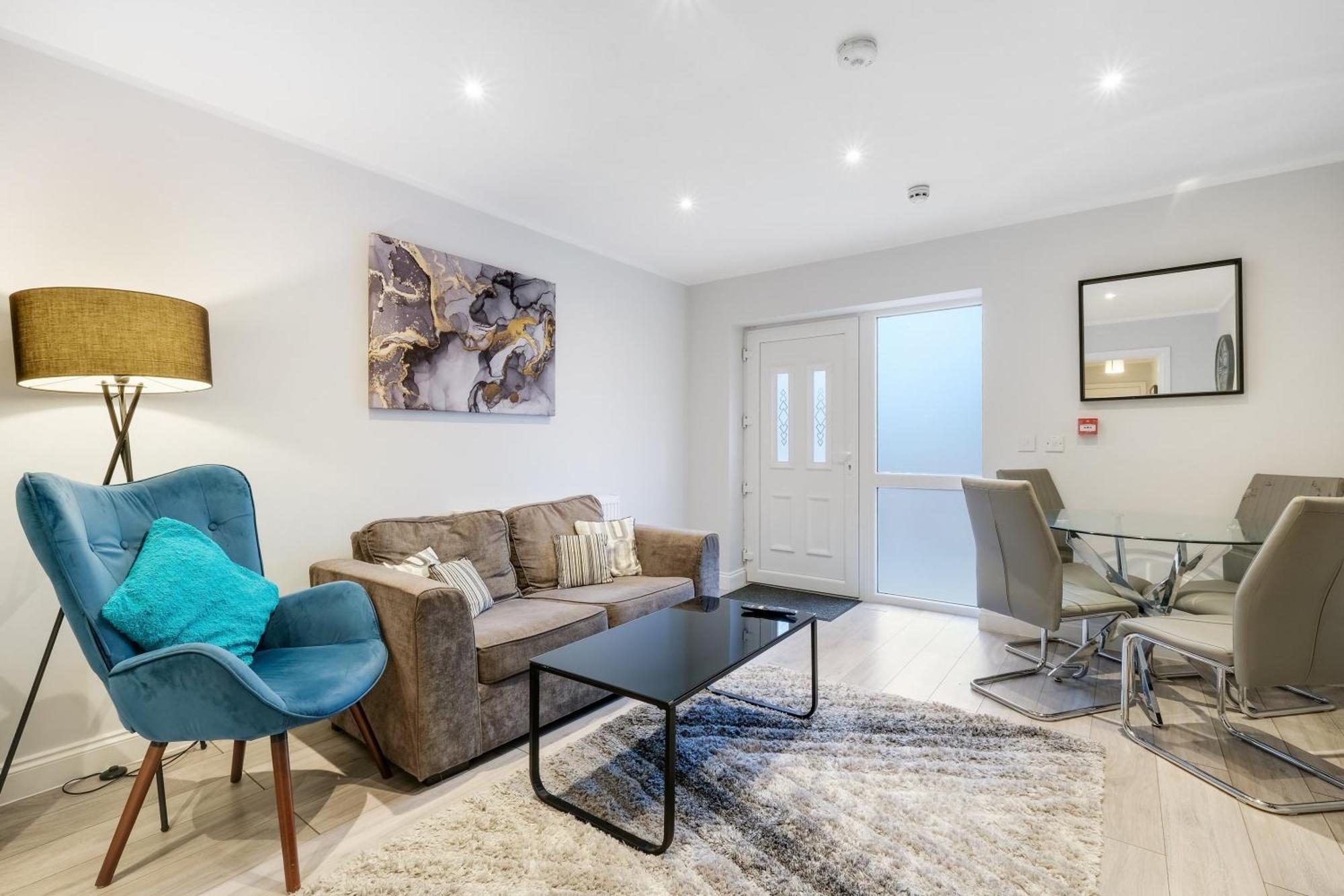 2 Bedroom Penthouse With Parking High Wycombe By 360Stays Exterior photo