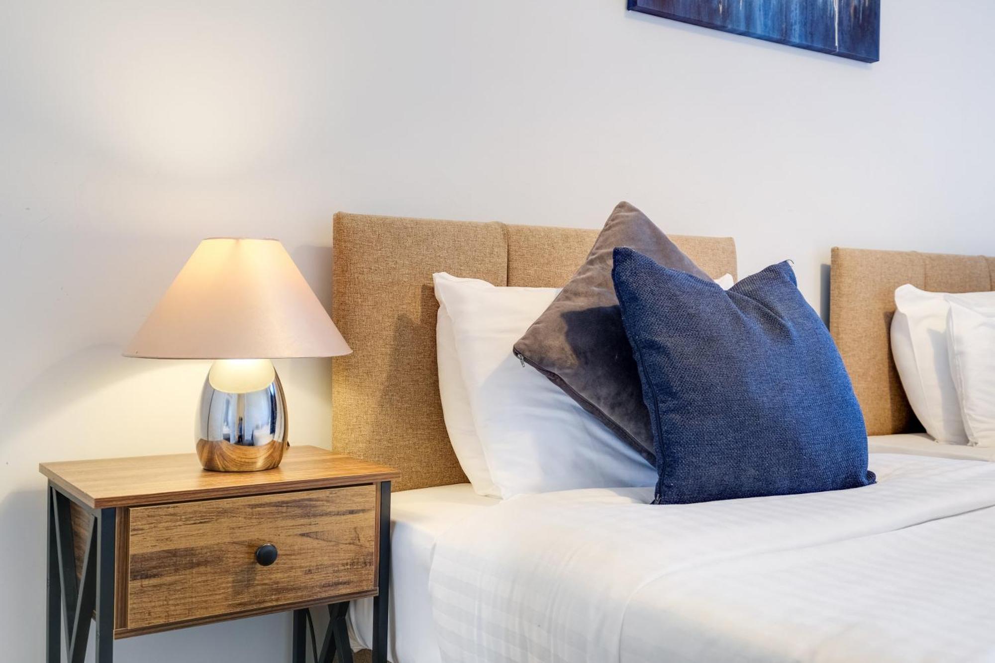 2 Bedroom Penthouse With Parking High Wycombe By 360Stays Exterior photo