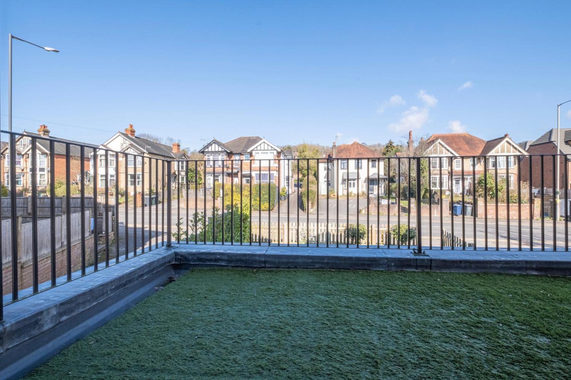 2 Bedroom Penthouse With Parking High Wycombe By 360Stays Exterior photo