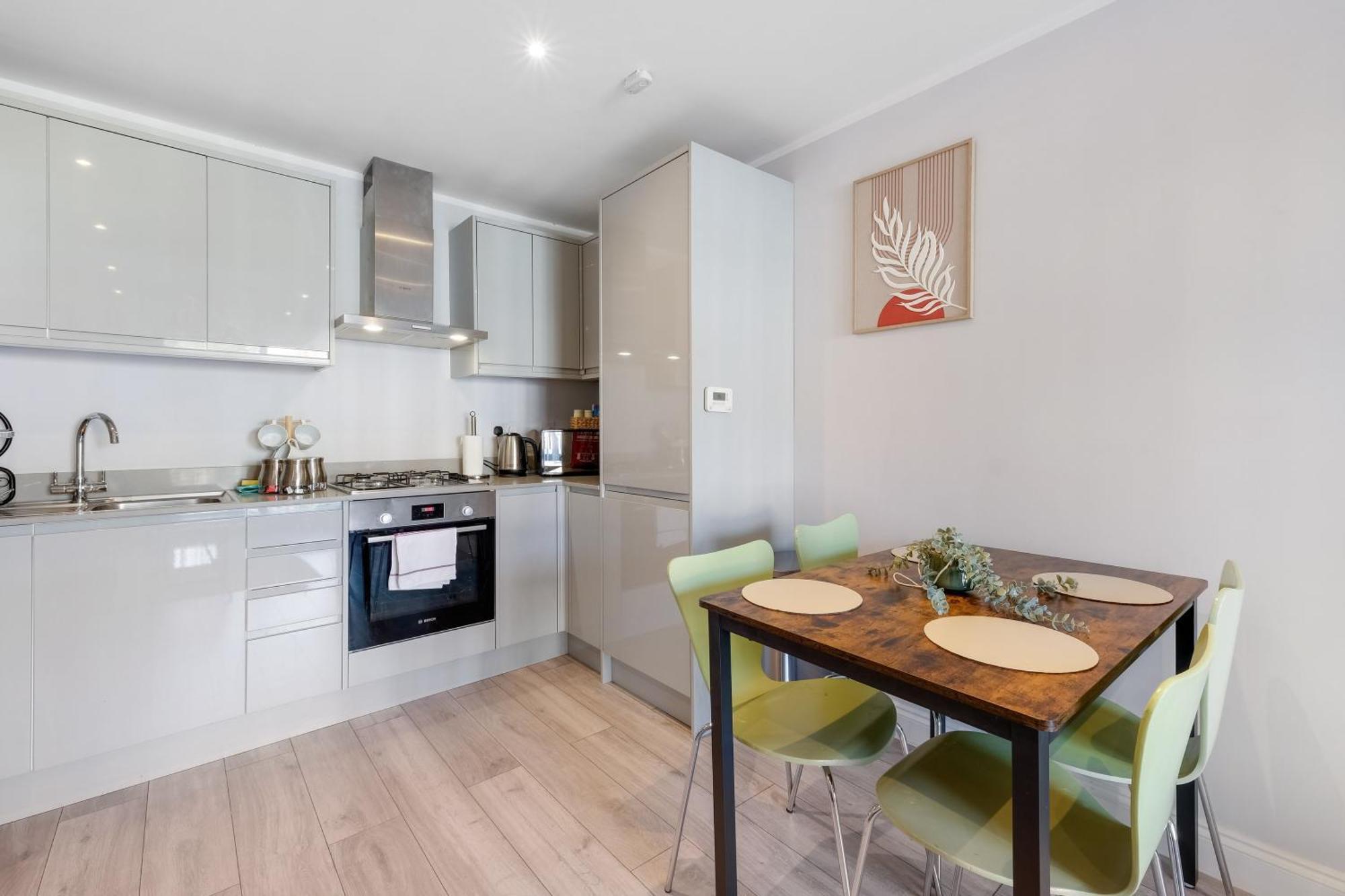 2 Bedroom Penthouse With Parking High Wycombe By 360Stays Exterior photo